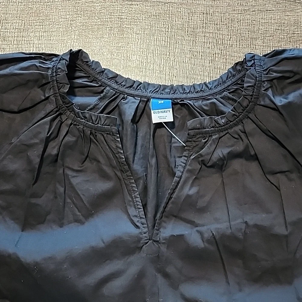 Old Navy puff sleeve Split neck Swing Blouse